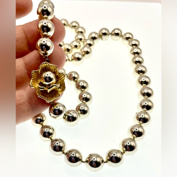 Vintage Silver Tone Acrylic Beaded Necklace Choker with Gold Tone Floral Clasp - Picture 4 of 7
